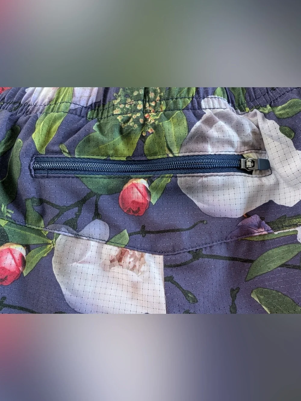 Oiselle Women’s Roga Athletic Shorts Size 6 in Navy Floral